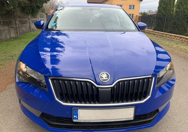 Skoda Superb cena 69900 przebieg: 137000, rok produkcji 2018 z Człopa małe 742